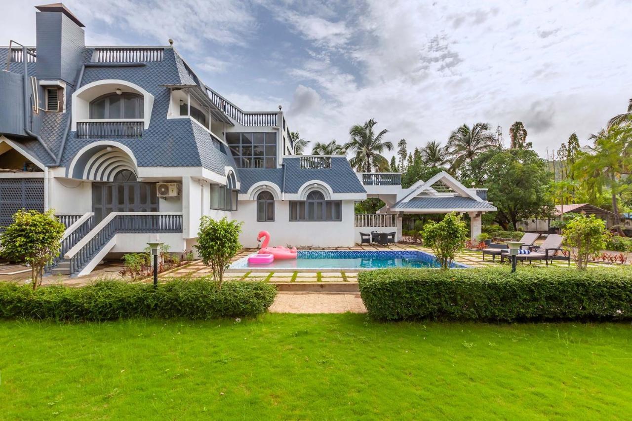 Grey Mosaics By Stayvista - Mountain-View Villa In Vasai With Pool, Spacious Lawn & Terrace - Mumbai — Photos 3